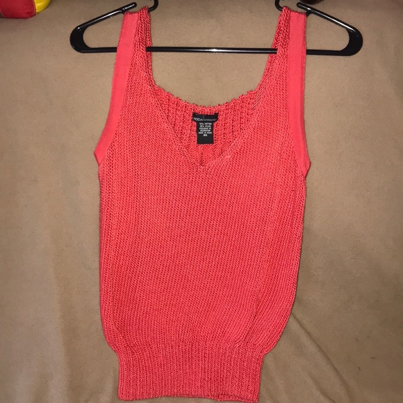 Moda International Tops - Sweater tank perfect for fall 🍂